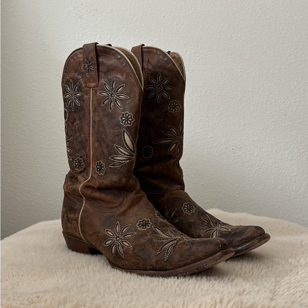 Genuine leather Shyanne brown cowgirl boots size 9